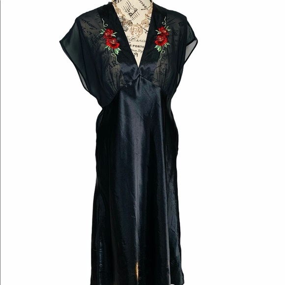 VTG Delicates Black Embroidered Red Roses V Neck Cap Sleeves Maxi Gown Medium - Picture 2 of 16
